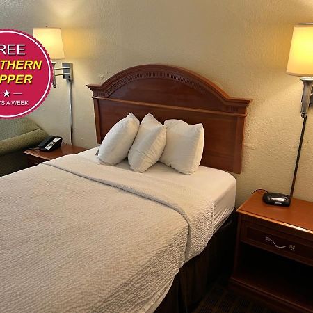 Days Inn By Wyndham Asheville West Candler Esterno foto