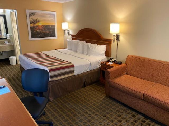 Days Inn By Wyndham Asheville West Candler Esterno foto