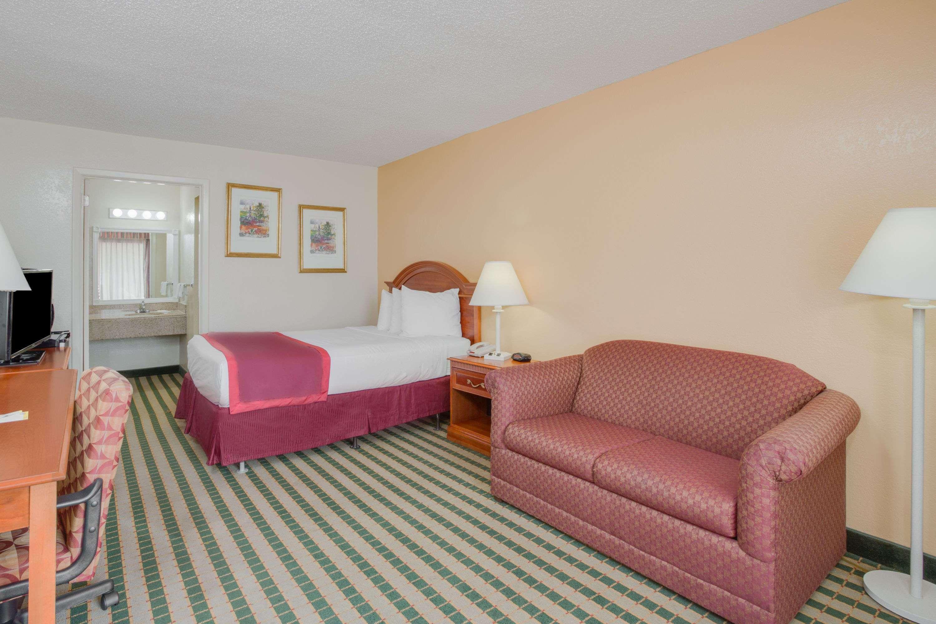 Days Inn By Wyndham Asheville West Candler Esterno foto
