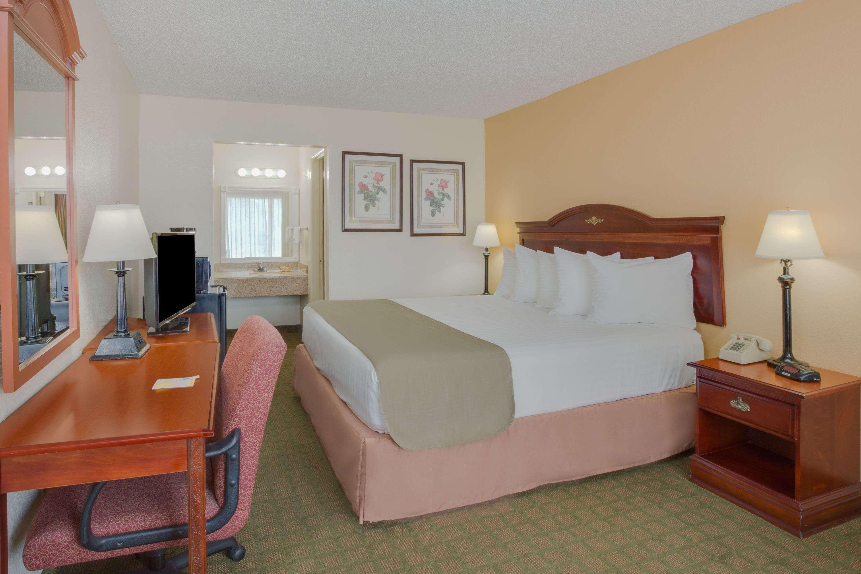 Days Inn By Wyndham Asheville West Candler Esterno foto