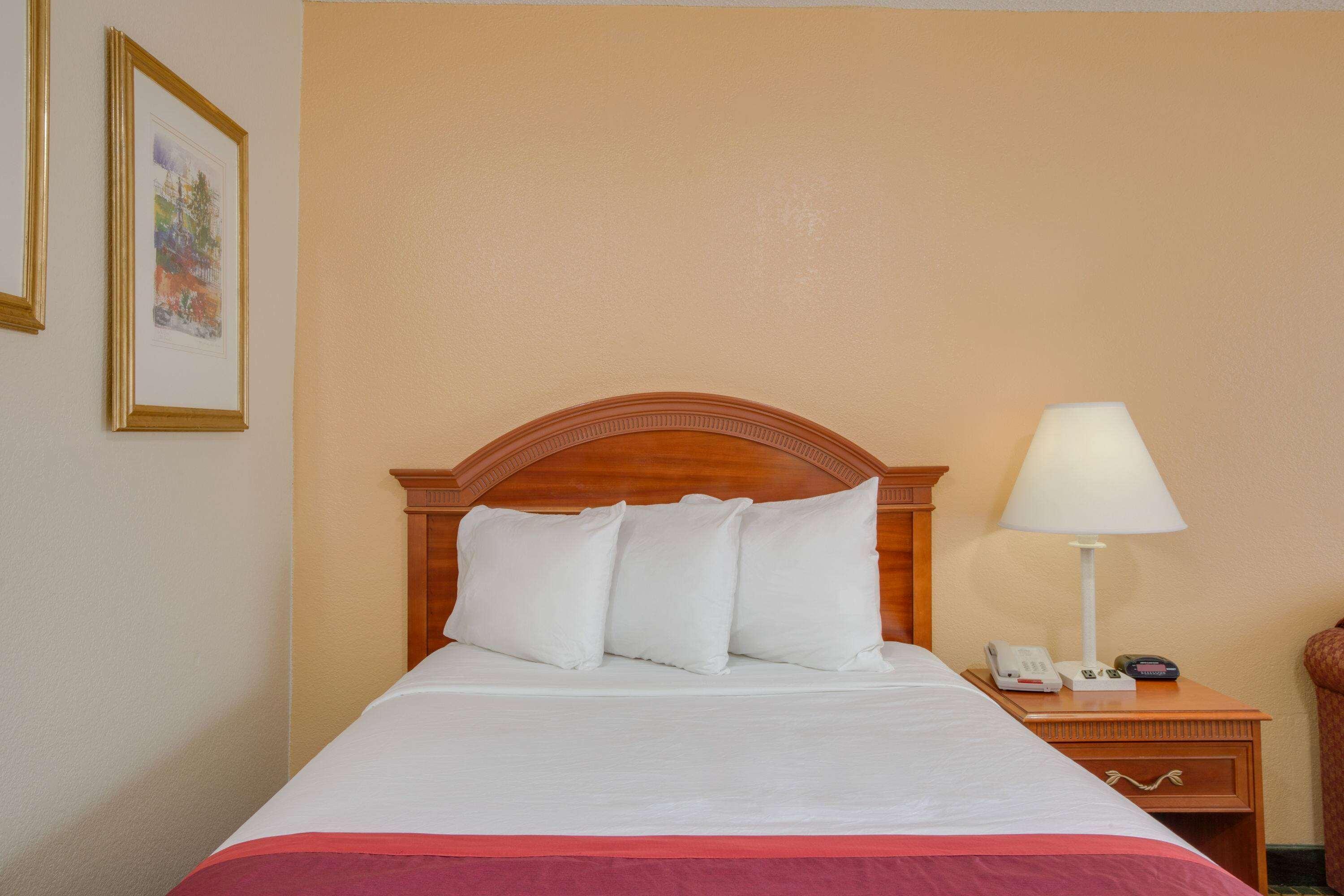 Days Inn By Wyndham Asheville West Candler Esterno foto