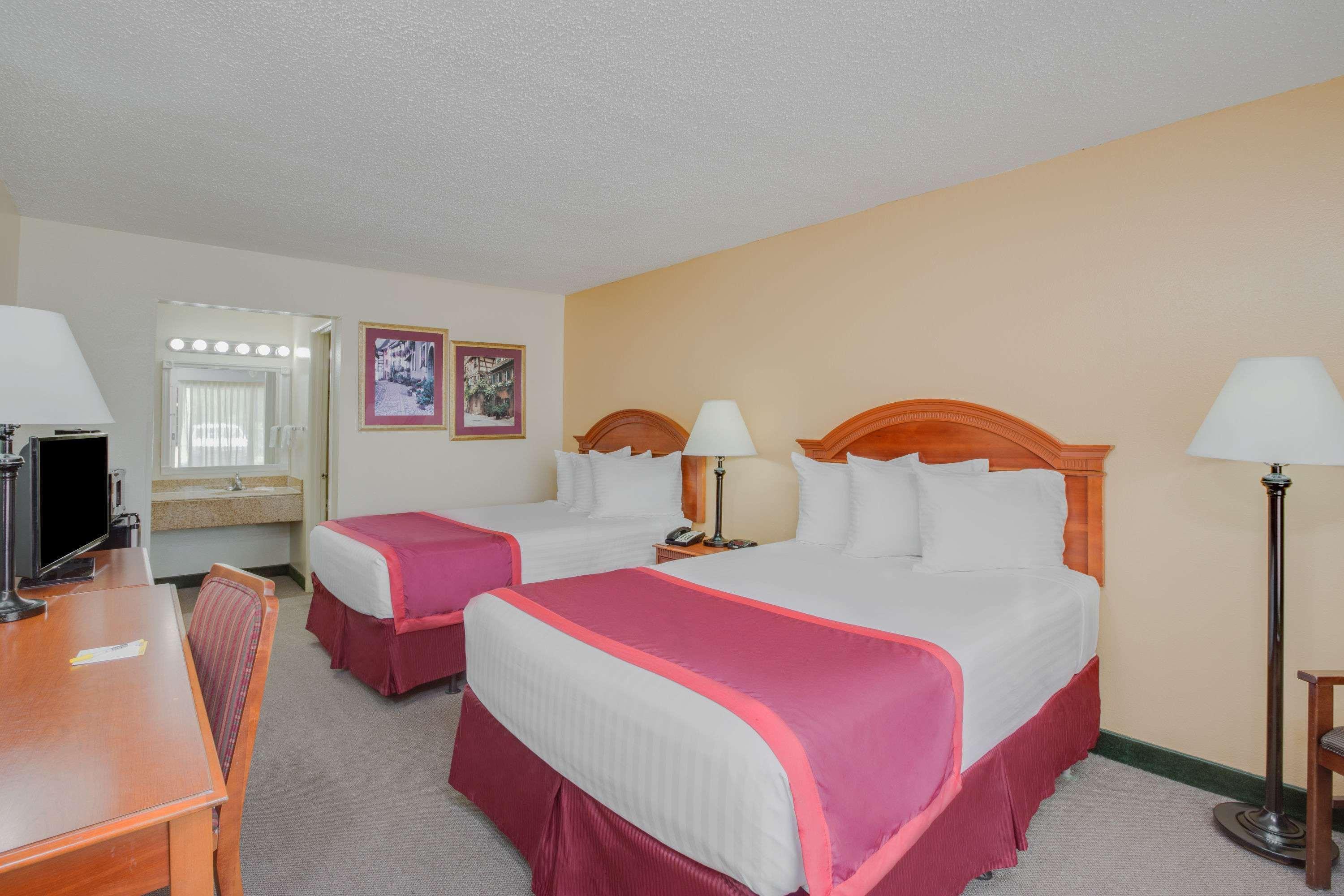 Days Inn By Wyndham Asheville West Candler Esterno foto