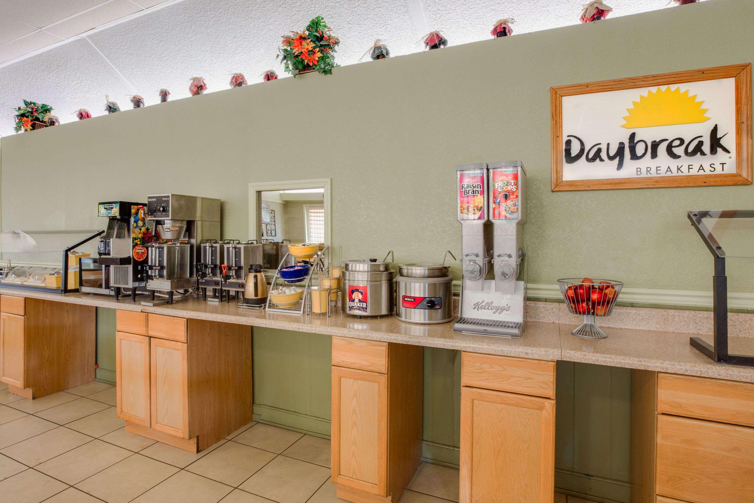 Days Inn By Wyndham Asheville West Candler Esterno foto