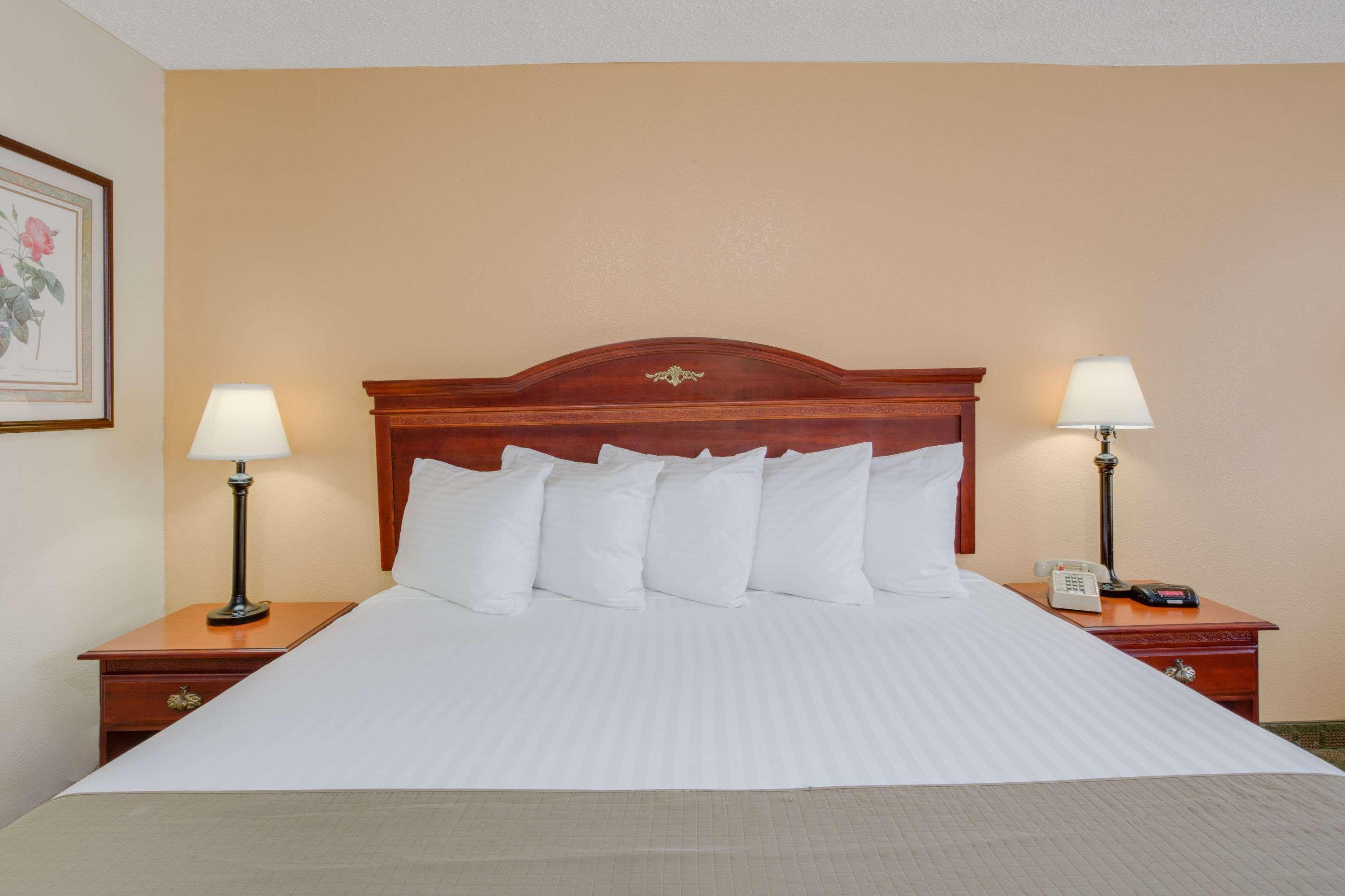 Days Inn By Wyndham Asheville West Candler Esterno foto