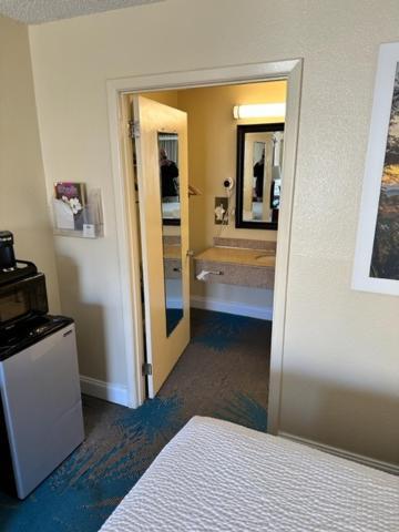 Days Inn By Wyndham Asheville West Candler Esterno foto