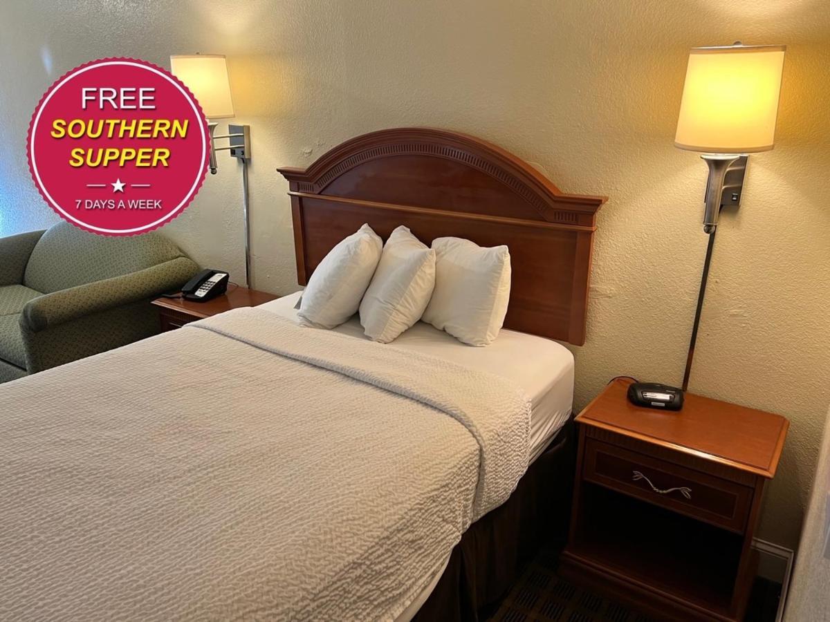 Days Inn By Wyndham Asheville West Candler Esterno foto